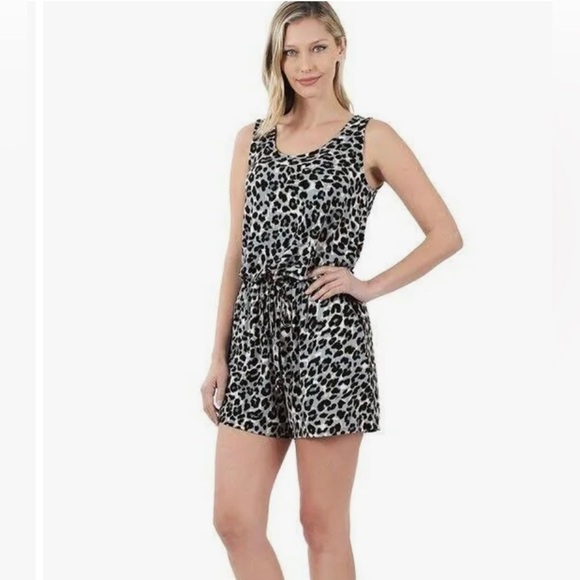 NWOT. Zenana Leopard Print Romper. XL. Gray, Black, White - Picture 4 of 9